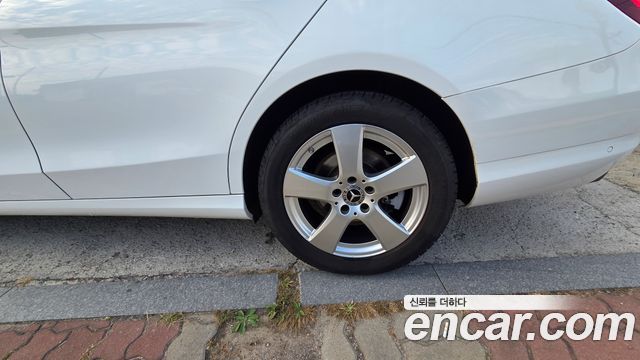 Mercedes-Benz C-Class 2018 — photo 16