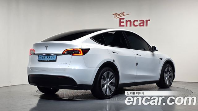 Tesla Model Y 2022 — photo 2