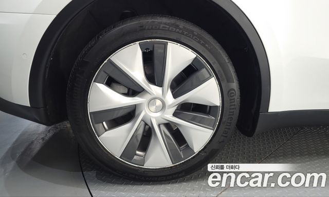 Tesla Model Y 2022 — photo 5