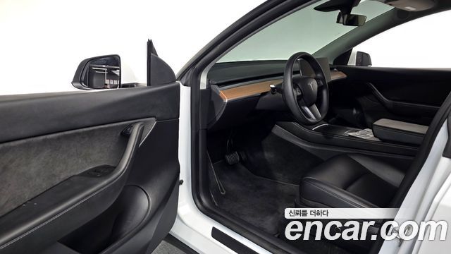 Tesla Model Y 2022 — photo 13