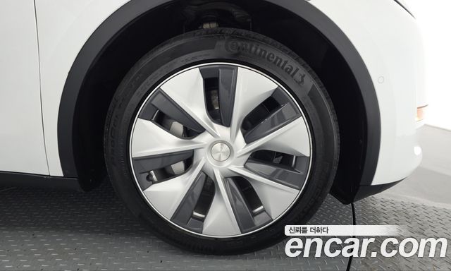 Tesla Model Y 2022 — photo 7
