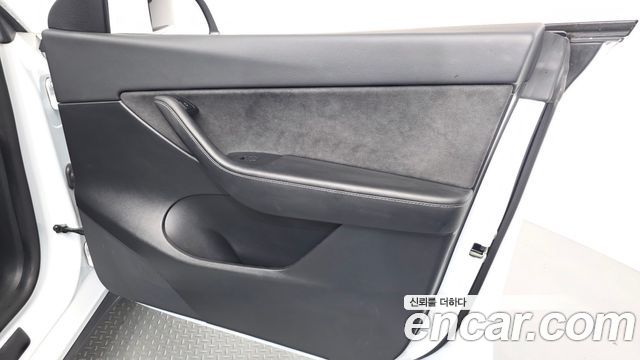 Tesla Model Y 2022 — photo 14