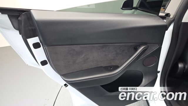 Tesla Model Y 2022 — photo 15