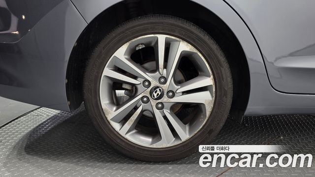 Hyundai AVANTE 2018 — photo 5
