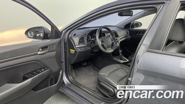 Hyundai AVANTE 2018 — photo 13