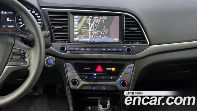 Hyundai AVANTE 2018 — photo 21