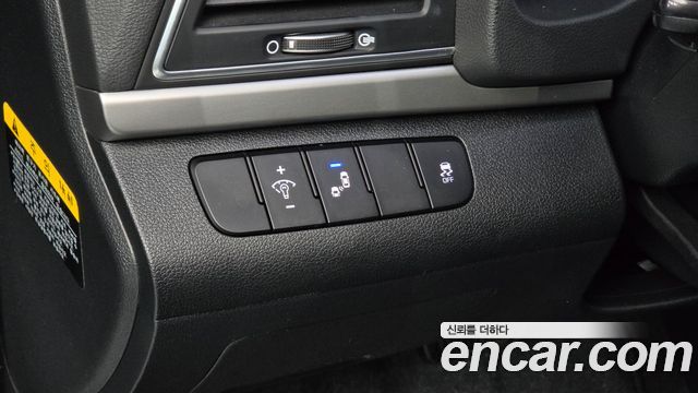 Hyundai AVANTE 2018 — photo 24