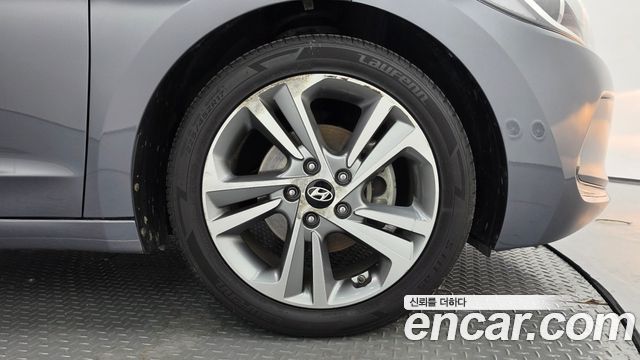 Hyundai AVANTE 2018 — photo 7