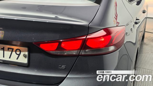 Hyundai AVANTE 2018 — photo 9
