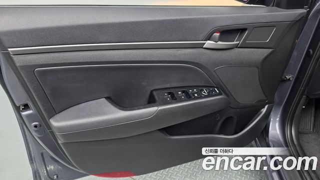 Hyundai AVANTE 2018 — photo 14