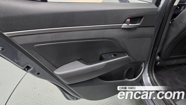 Hyundai AVANTE 2018 — photo 15
