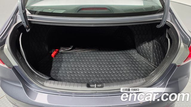 Hyundai AVANTE 2018 — photo 30