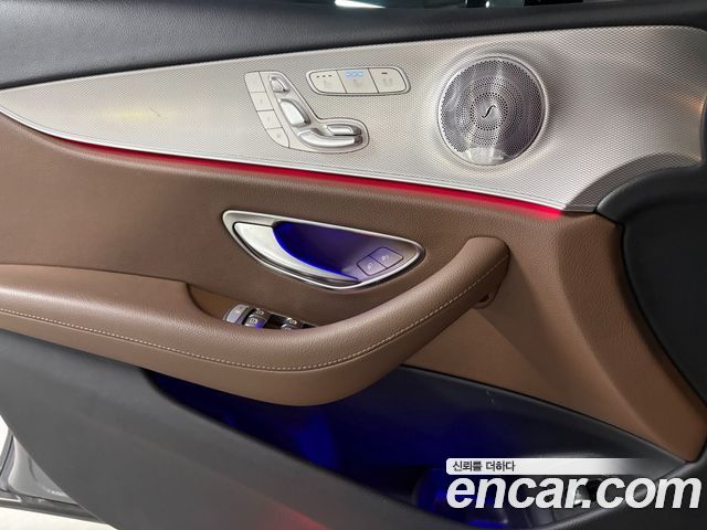 Mercedes-Benz E-Class 2019 — photo 12