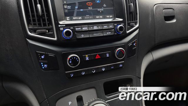 Hyundai Starex 2019 — photo 28