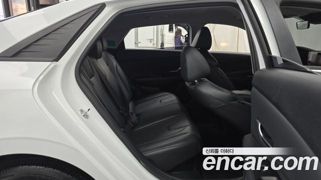 Hyundai AVANTE 2023 — photo 12
