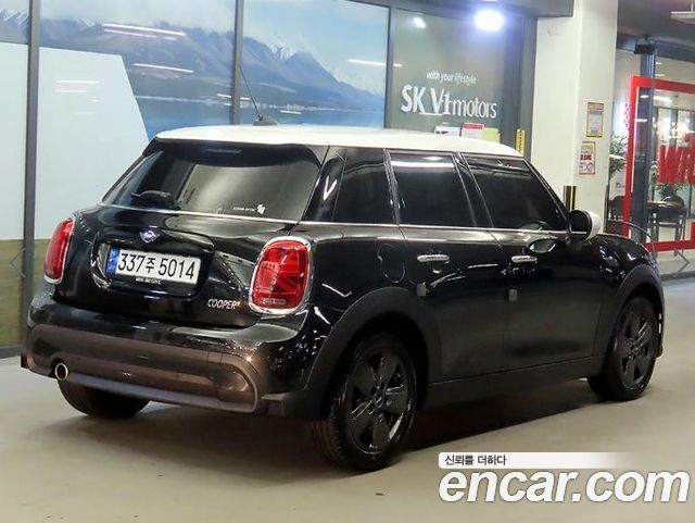 Mini Cooper 2023 — photo 3
