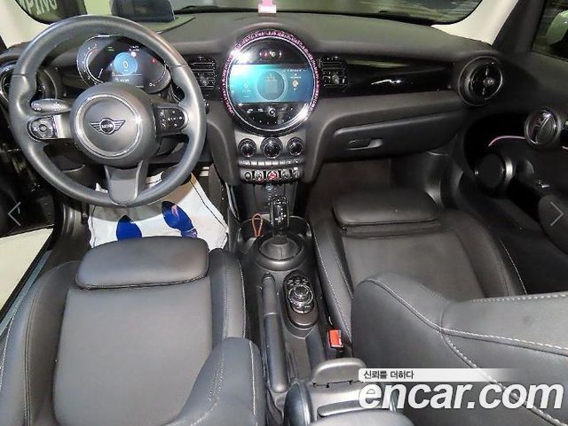 Mini Cooper 2023 — photo 9