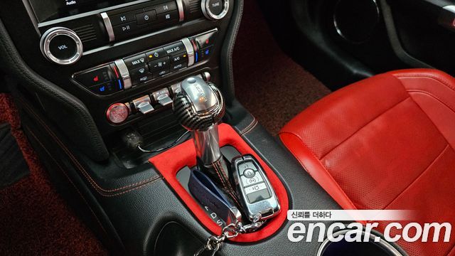 Ford Mustang 2019 — photo 12