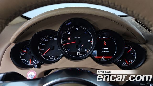 Porsche Cayenne 2016 — photo 11