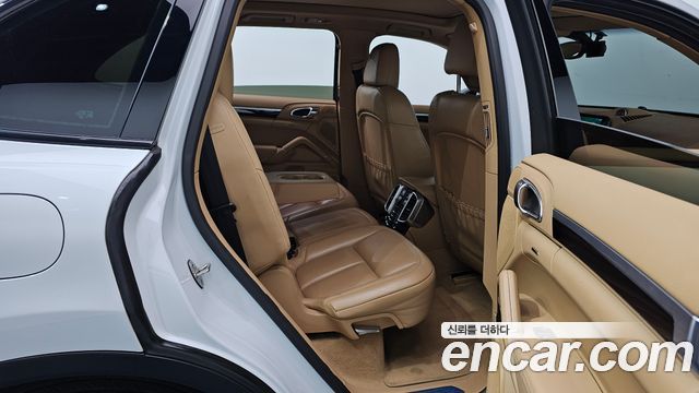 Porsche Cayenne 2016 — photo 18