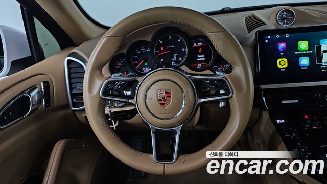 Porsche Cayenne 2016 — photo 19