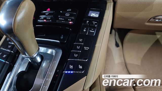 Porsche Cayenne 2016 — photo 23