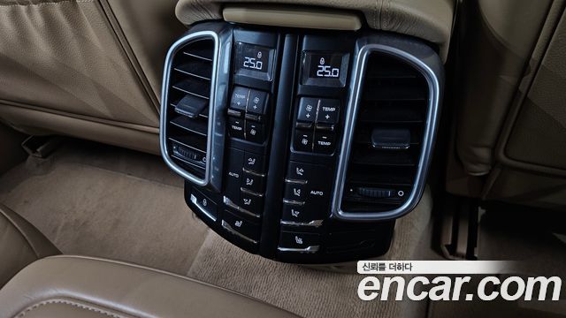 Porsche Cayenne 2016 — photo 24
