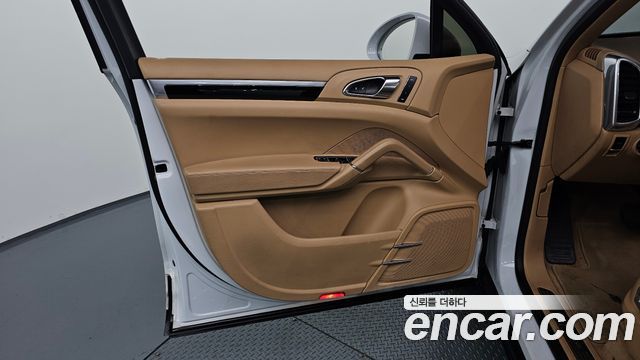 Porsche Cayenne 2016 — photo 14