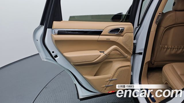 Porsche Cayenne 2016 — photo 15