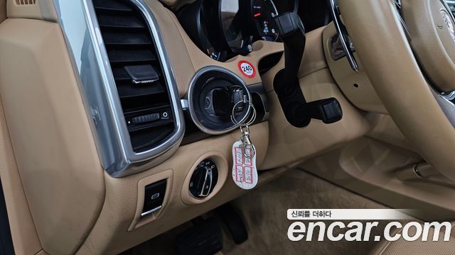 Porsche Cayenne 2016 — photo 27