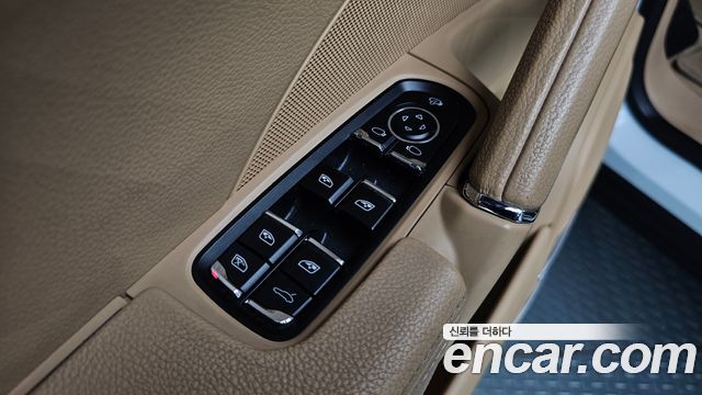 Porsche Cayenne 2016 — photo 28