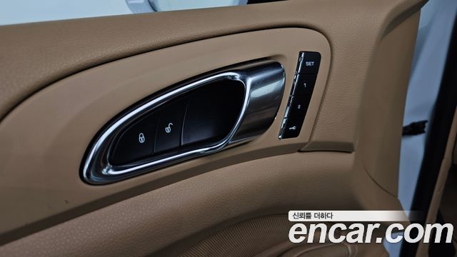 Porsche Cayenne 2016 — photo 29