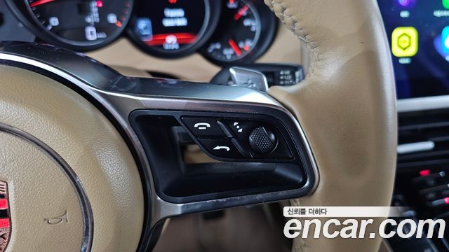 Porsche Cayenne 2016 — photo 32