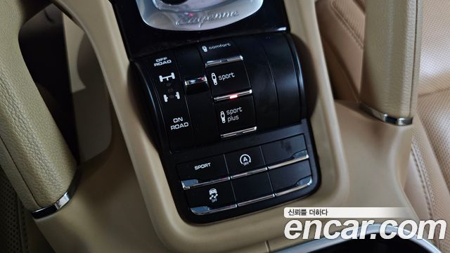 Porsche Cayenne 2016 — photo 35