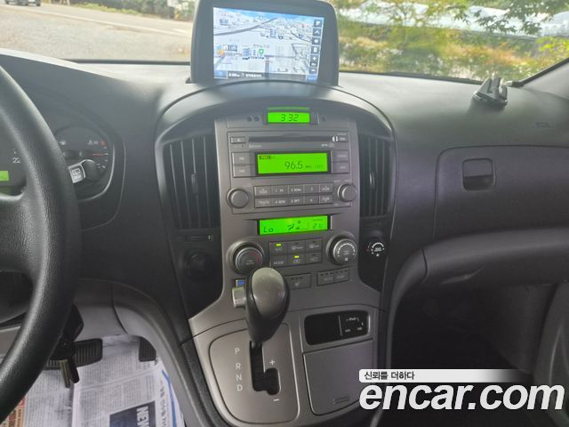 Hyundai Starex 2012 — photo 9