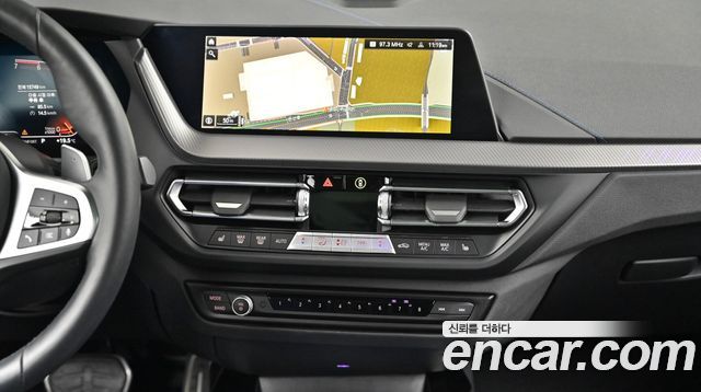 BMW 1-Series 2024 — photo 14