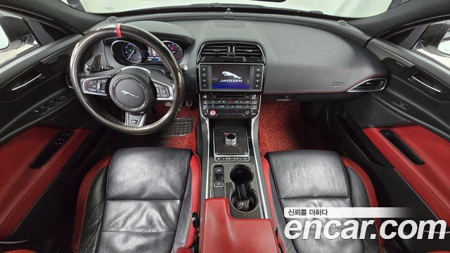 Jaguar XE 2016 — photo 10