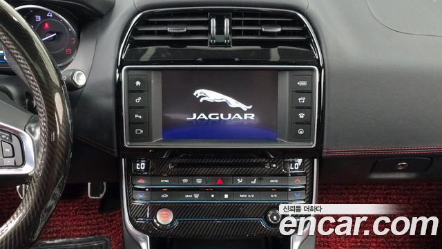 Jaguar XE 2016 — photo 18