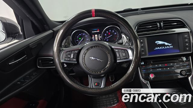 Jaguar XE 2016 — photo 19