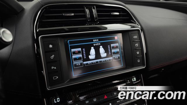 Jaguar XE 2016 — photo 20