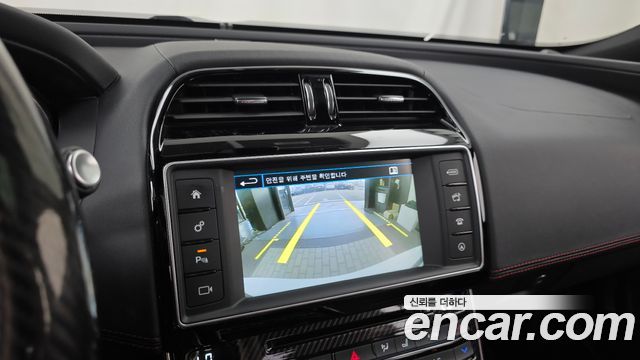 Jaguar XE 2016 — photo 22