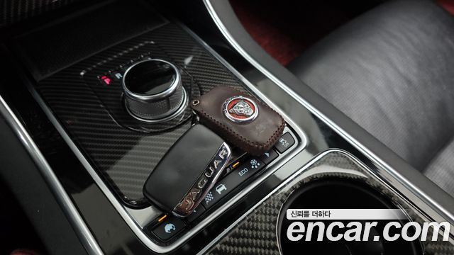 Jaguar XE 2016 — photo 23
