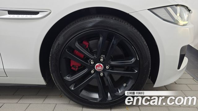 Jaguar XE 2016 — photo 7