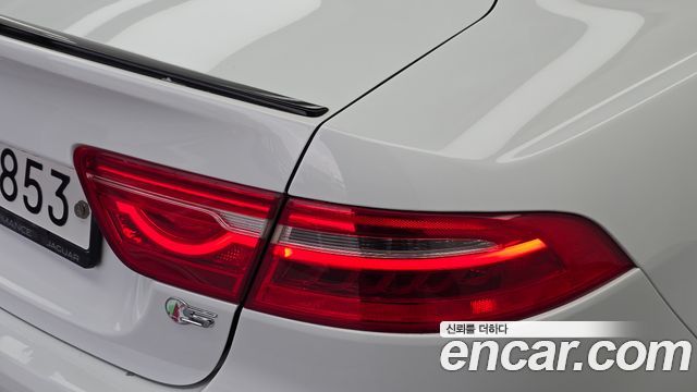 Jaguar XE 2016 — photo 9