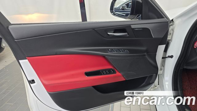 Jaguar XE 2016 — photo 14