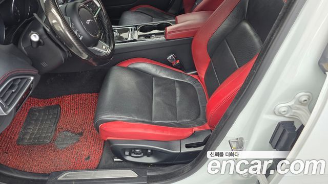 Jaguar XE 2016 — photo 28