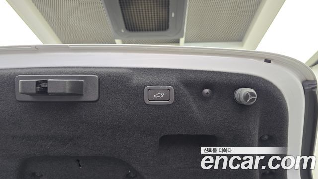 Jaguar XE 2016 — photo 32