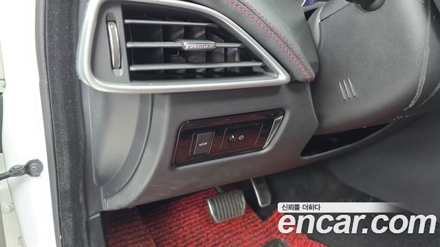 Jaguar XE 2016 — photo 35