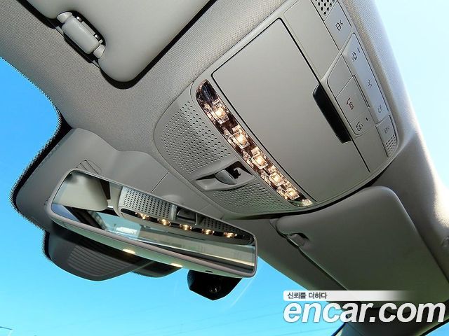 Mercedes-Benz E-Class 2020 — photo 18