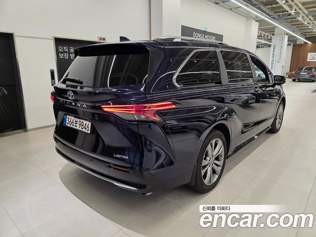Toyota Sienna 2025 — photo 2